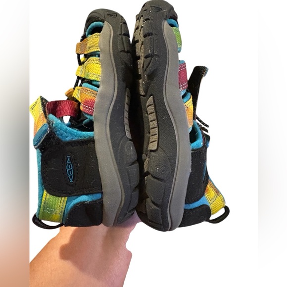 KEEN Newport H2 Water Sandals in a rainbow tie-dye pattern. Kids size 11. EUC - Picture 3 of 8